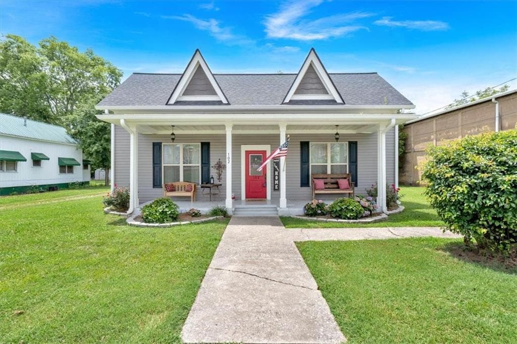 2 bedroom, 2 bathroom, 1,216 sq ft single family residence sold at 102 S Railroad Street, Adairsville, GA 30103