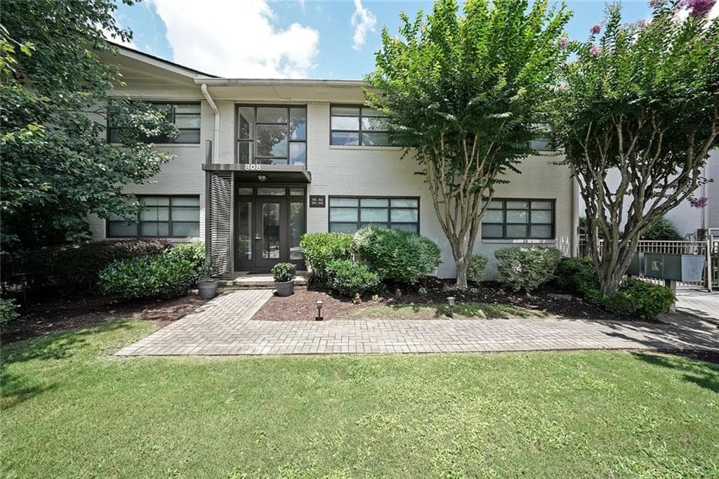 1 bedroom, 1 bathroom, 665 sq ft condominium sold at 808 Greenwood Avenue 104, Atlanta, GA 30306