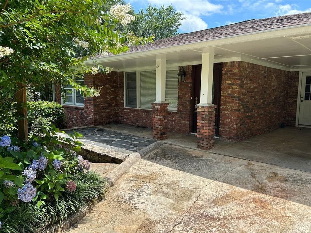 3 bedroom, 2 bathroom, 1,294 sq ft single family residence sold at 2711 Fairlane Drive, Atlanta, GA 30340