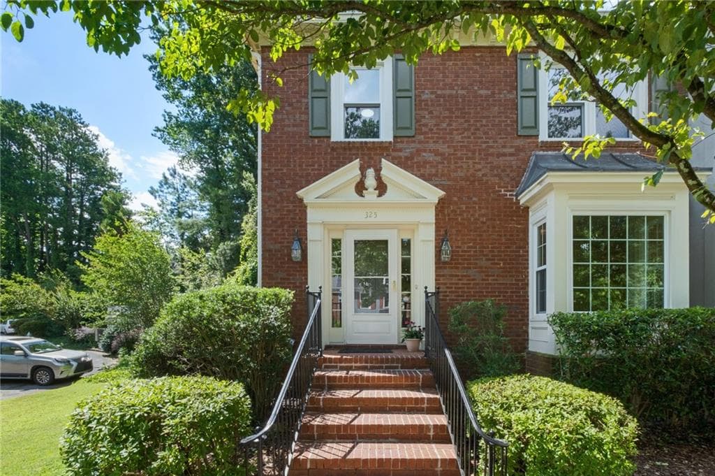 3 bedroom, 3 bathroom, 1,884 sq ft townhouse sold at 325 Brantley Road, Atlanta, GA 30350