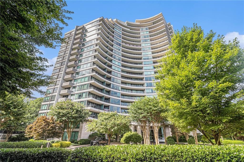 2 bedroom, 3 bathroom, 1,667 sq ft condominium sold at 700 Park Regency Place 1706, Atlanta, GA 30326
