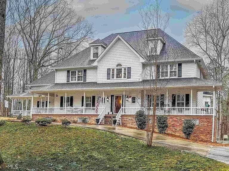 5 bedroom, 4 bathroom, 7,103 sq ft single family residence under contract at 125 Sir Lancelot Court, Fayetteville, GA 30214