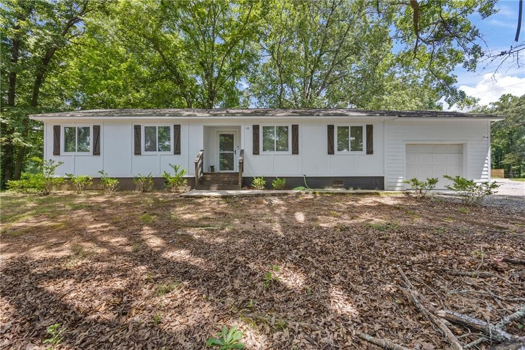 3 bedroom, 2 bathroom, 1,262 sq ft single family residence for sale at 10 Caroline Drive, Stockbridge, GA 30281