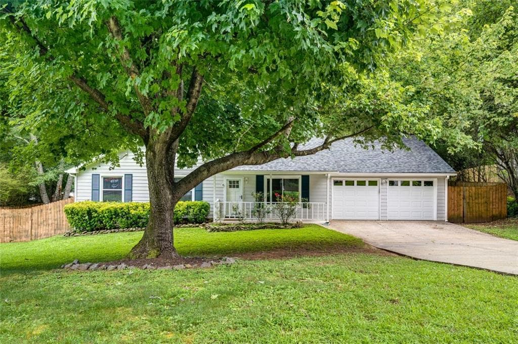 3 bedroom, 2 bathroom, 1,400 sq ft single family residence sold at 412 RIVER POINT Drive, Woodstock, GA 30188