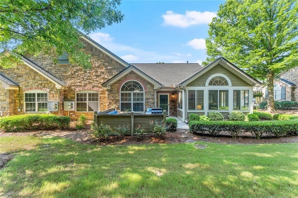 3 bedroom, 2 bathroom, 1,712 sq ft condominium sold at 5228 Stone Village Circle Northwest #14 Circle 14, Kennesaw, GA 30152