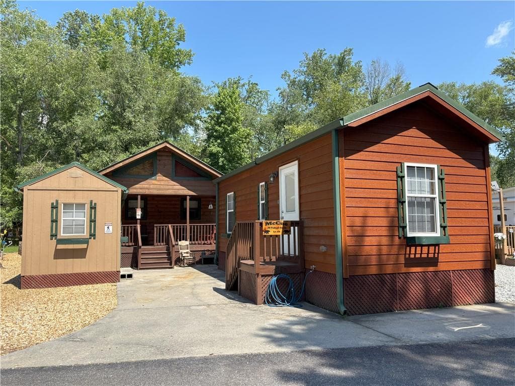1 bedroom, 2 bathroom single family residence sold at 20 Fishtail Circle, Cleveland, GA 30528
