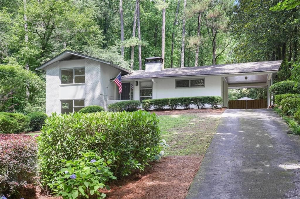 4 bedroom, 2 bathroom, 1,934 sq ft single family residence sold at 2800 Mornington Drive, Atlanta, GA 30327
