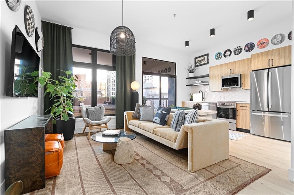 567 Ponce De Leon Avenue 409, Atlanta, GA 30308 — most recent listing photo