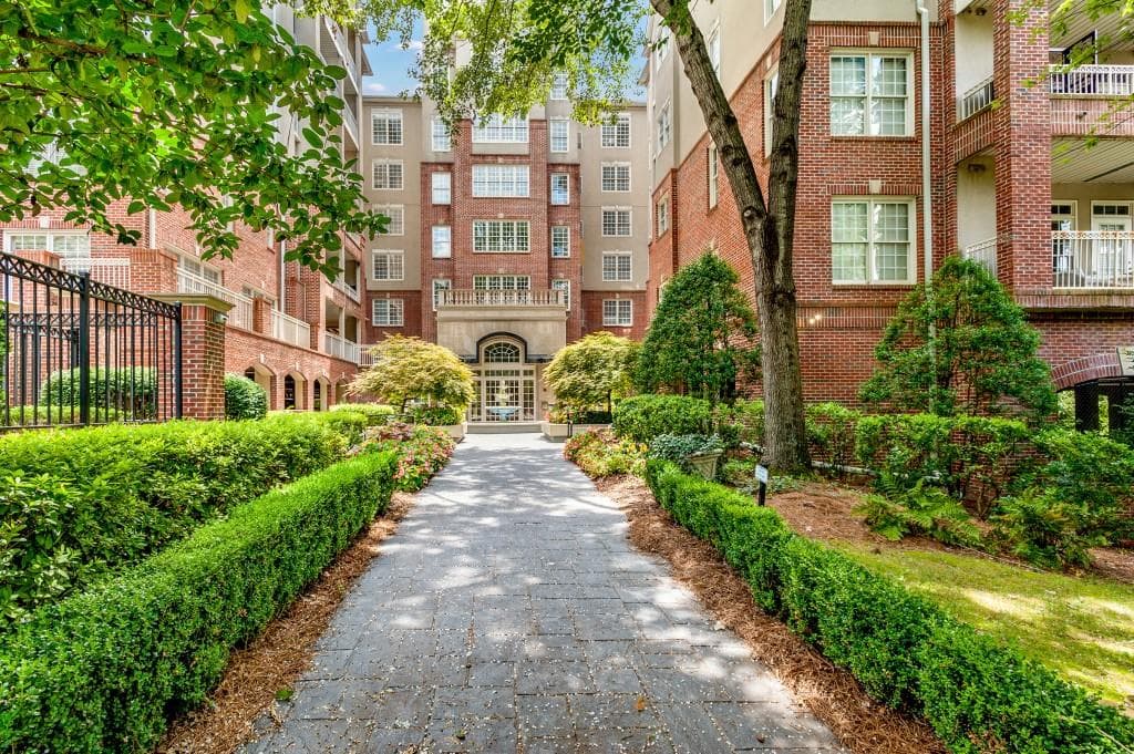 2 bedroom, 2 bathroom, 1,350 sq ft condominium sold at 50 Biscayne Drive 5107, Atlanta, GA 30309