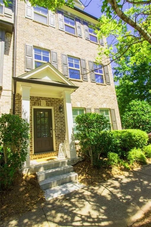 3 bedroom, 4 bathroom, 2,000 sq ft townhouse sold at 1420 Baygreen Road, Suwanee, GA 30024