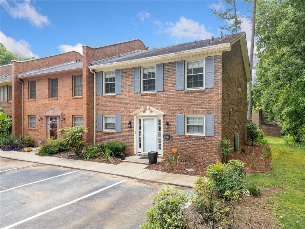 3 bedroom, 3 bathroom, 1,680 sq ft condominium sold at 3329 York Place, Decatur, GA 30032