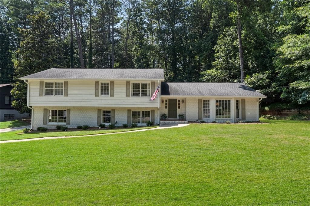 4 bedroom, 3 bathroom, 2,480 sq ft single family residence sold at 1270 Northshore Drive, Roswell, GA 30076