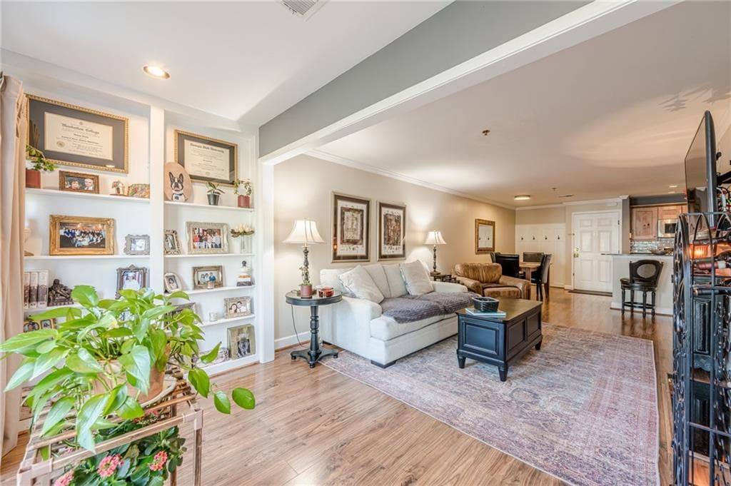 1 bedroom, 1 bathroom, 831 sq ft condominium sold at 3201 Lenox Road 16, Atlanta, GA 30324