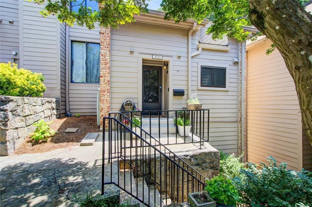 3 bedroom, 4 bathroom, 1,936 sq ft condominium sold at 3723 Stonewall Circle, Atlanta, GA 30339