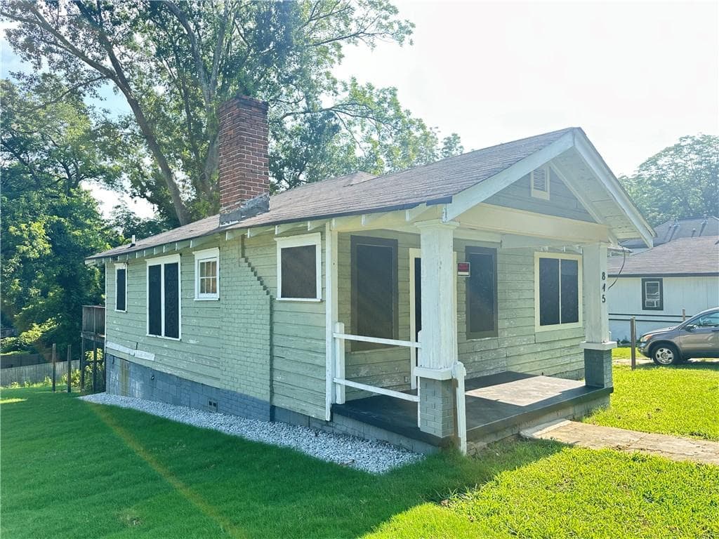 3 bedroom, 1 bathroom, 988 sq ft single family residence sold at 845 Cameron M Alexander Boulevard, Atlanta, GA 30318