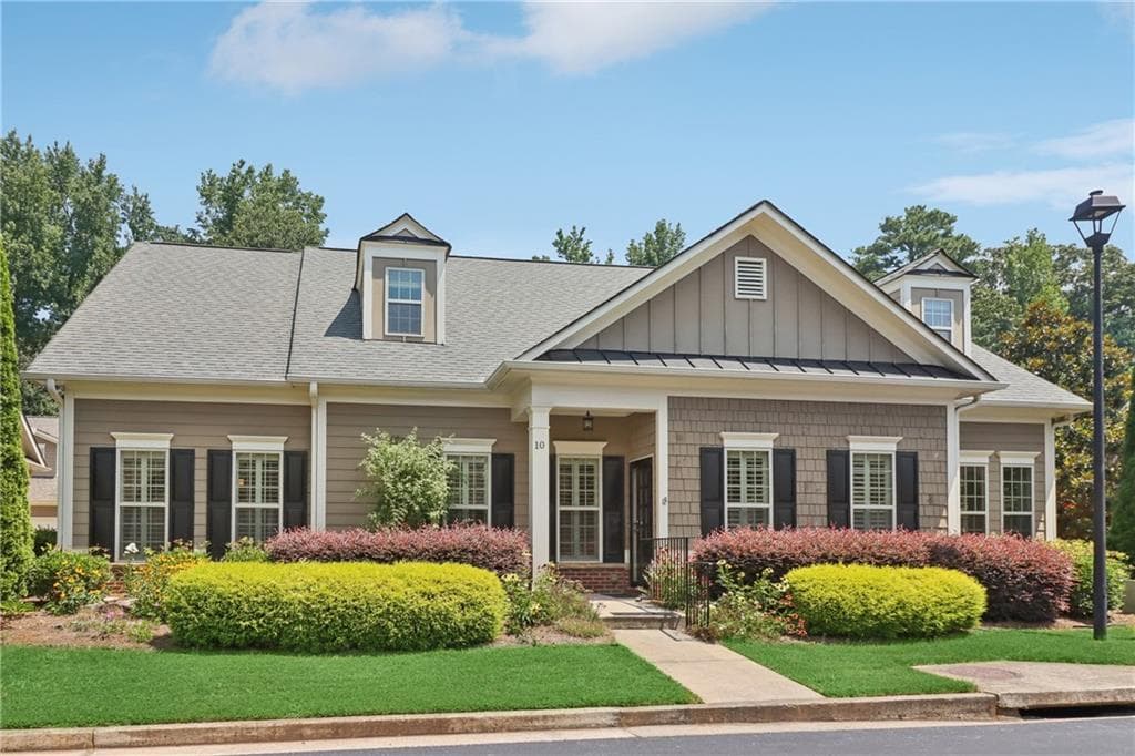 3 bedroom, 4 bathroom, 3,368 sq ft single family residence sold at 625 Aunt Lucy Lane 10, Smyrna, GA 30082