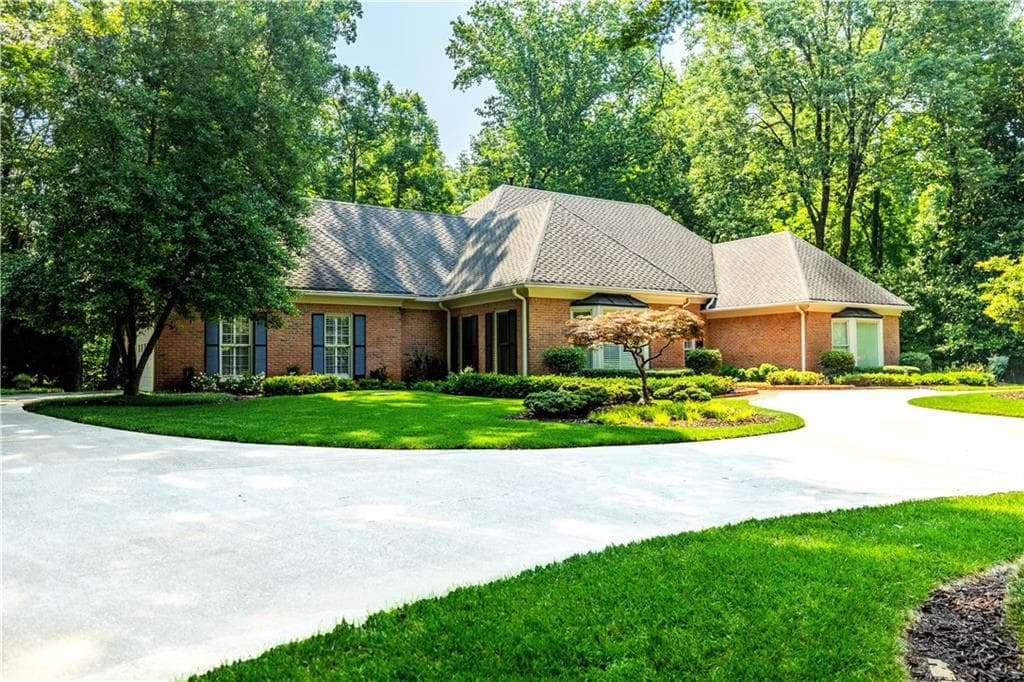 3030 Spalding Drive, Sandy Springs, GA 30350 — most recent listing photo