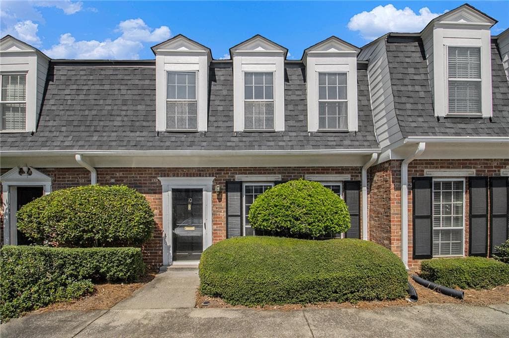 2 bedroom, 3 bathroom, 1,320 sq ft townhouse sold at 10 Newport Place, Atlanta, GA 30318