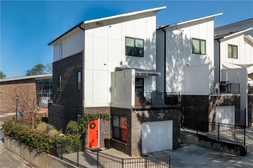 3 bedroom, 4 bathroom, 1,608 sq ft single family residence sold at 2498 Perry Boulevard, Atlanta, GA 30318