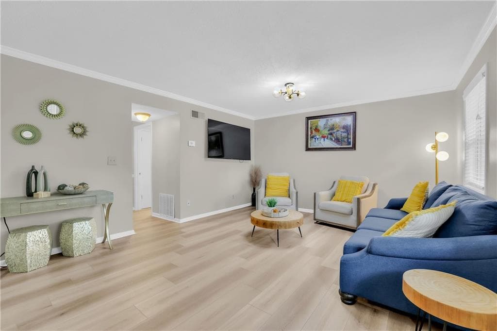 3 bedroom, 3 bathroom, 1,791 sq ft townhouse sold at 6900 Roswell Road E2, Atlanta, GA 30328