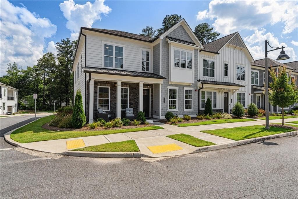4 bedroom, 4 bathroom, 2,675 sq ft townhouse sold at 163 Kingwood Drive, Woodstock, GA 30188