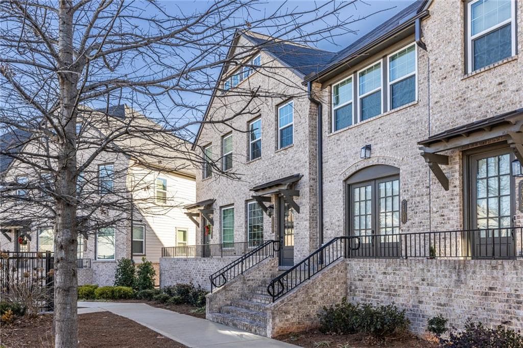2 bedroom, 4 bathroom, 1,620 sq ft townhouse sold at 2487 Figaro, Atlanta, GA 30318