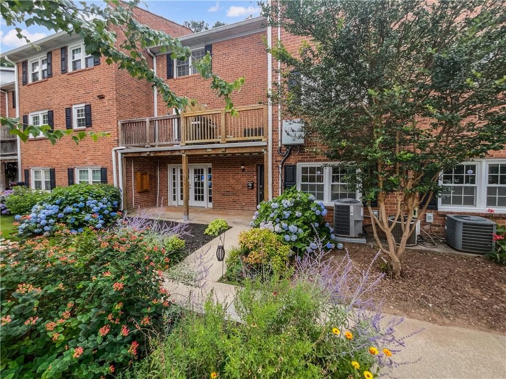 2 bedroom, 2 bathroom, 1,392 sq ft townhouse sold at 6520 Roswell Road 68, Atlanta, GA 30328