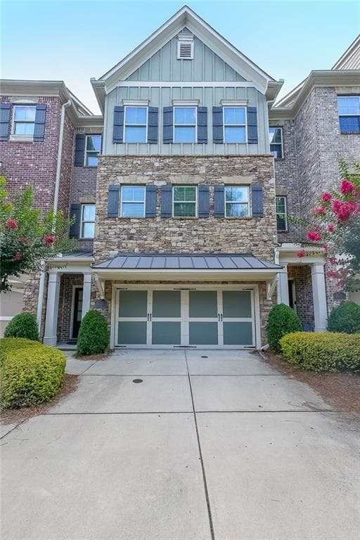 915 Dumaine Trace, Atlanta, GA 30328 — most recent listing photo