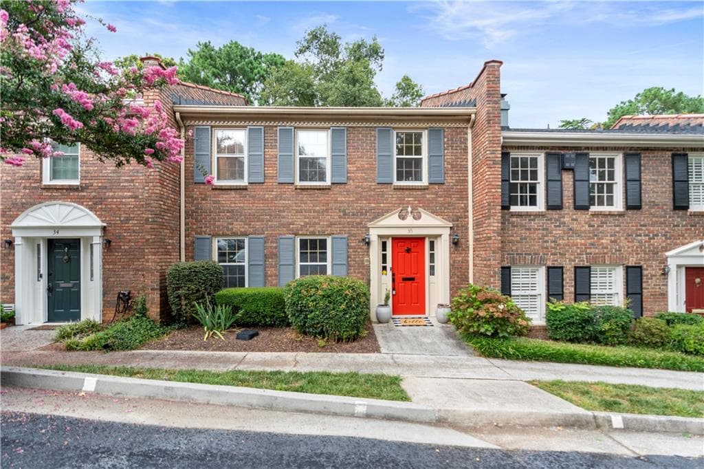 2 bedroom, 3 bathroom, 1,488 sq ft townhouse sold at 70 Old Ivy Road 35, Atlanta, GA 30342