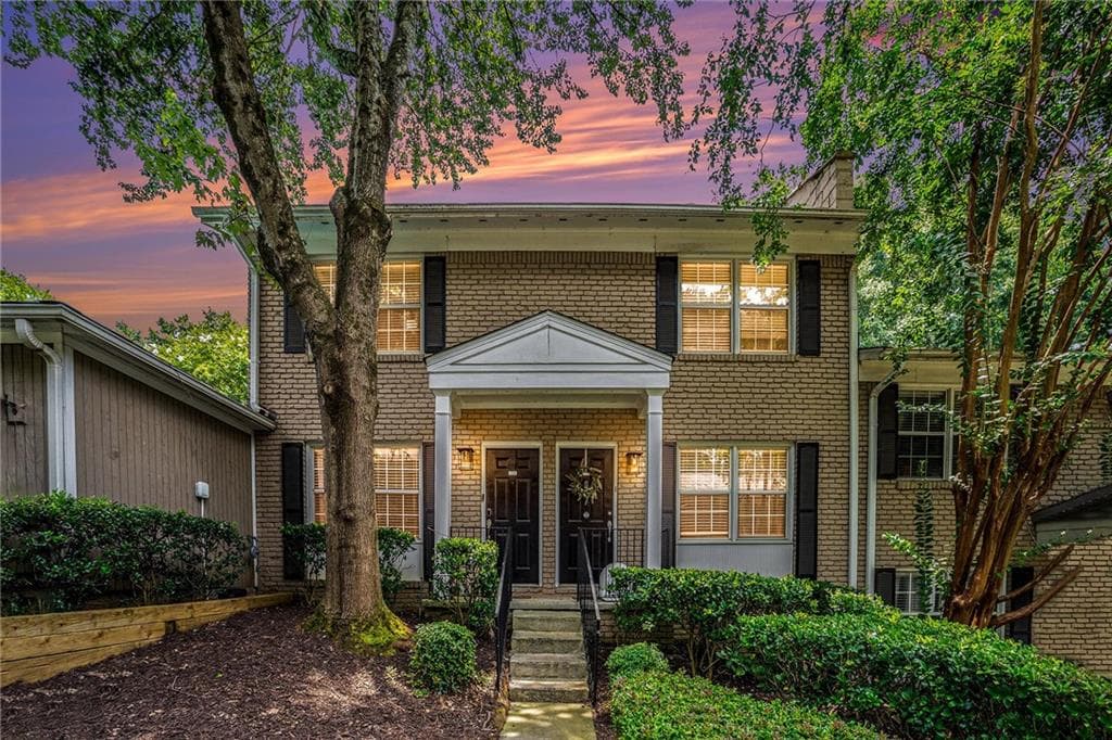 1 bedroom, 2 bathroom, 1,018 sq ft condominium sold at 2232 Dunseath Avenue 204, Atlanta, GA 30318