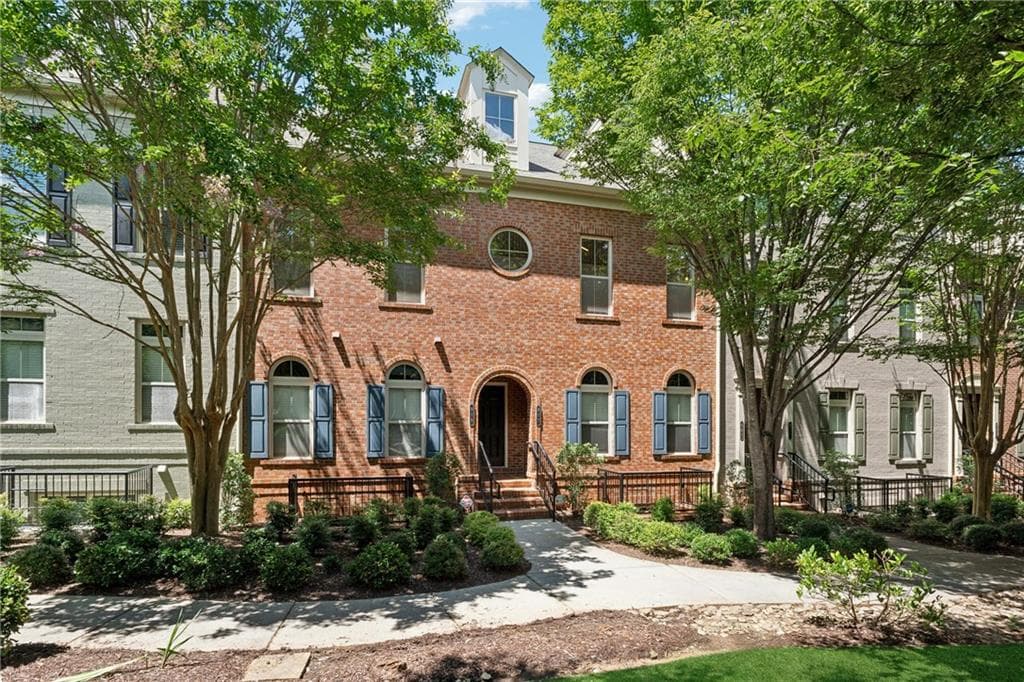 3 bedroom, 3 bathroom, 2,046 sq ft condominium sold at 819 PERENNIAL Drive, Atlanta, GA 30328