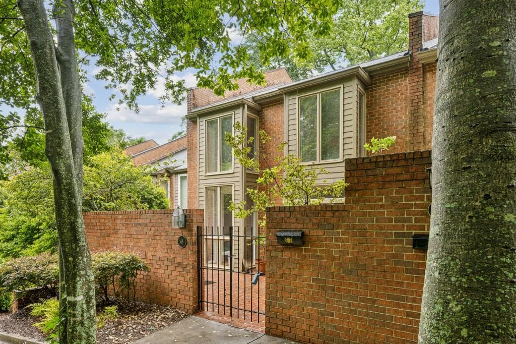 4 bedroom, 3 bathroom townhouse sold at 68 Willow Glen 68, Atlanta, GA 30342