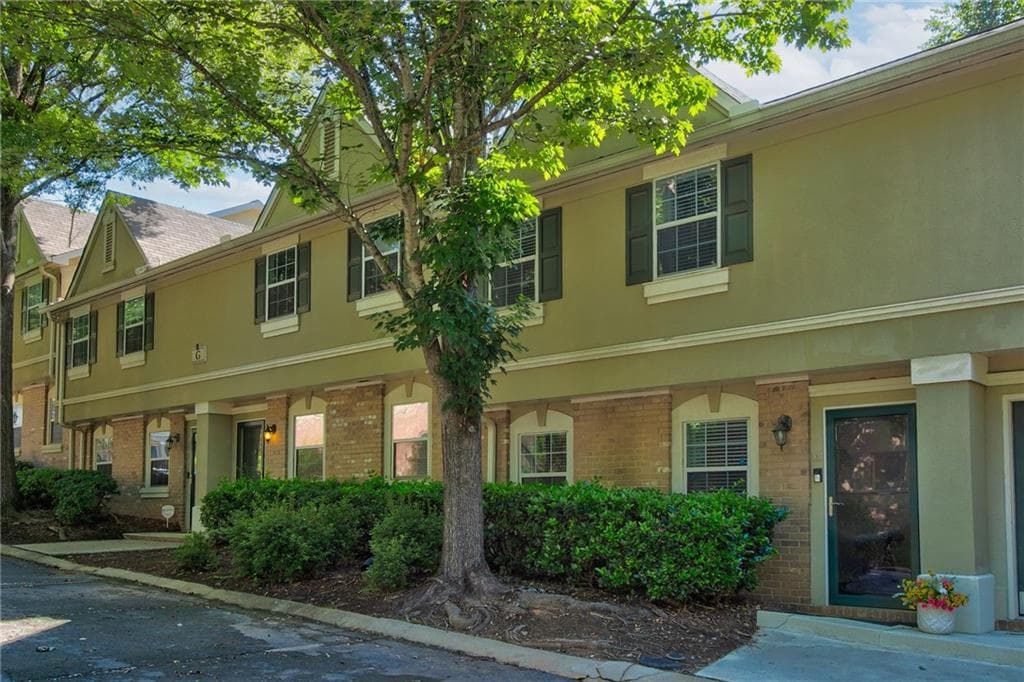 3 bedroom, 3 bathroom, 1,434 sq ft condominium sold at 6900 Roswell Road G5, Atlanta, GA 30328