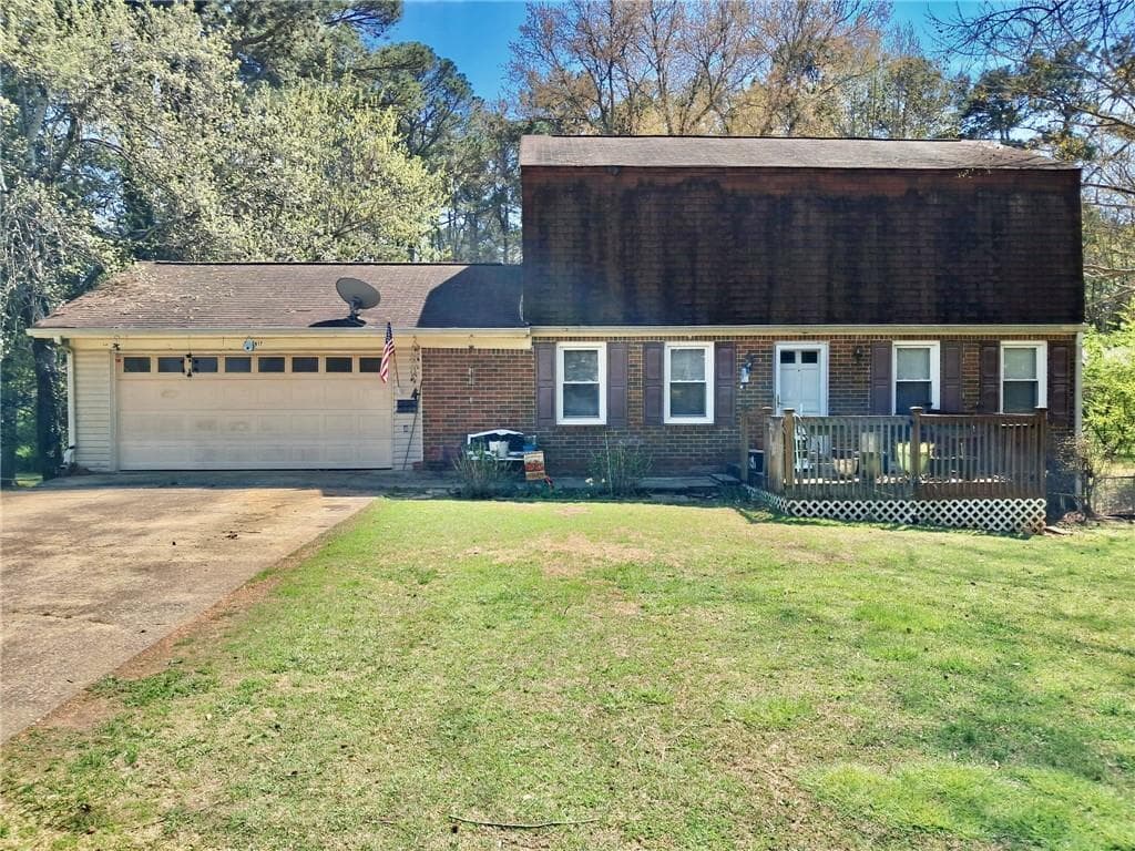 3 bedroom, 3 bathroom, 2,016 sq ft single family residence sold at 6917 Laurelwood Drive, Douglasville, GA 30135