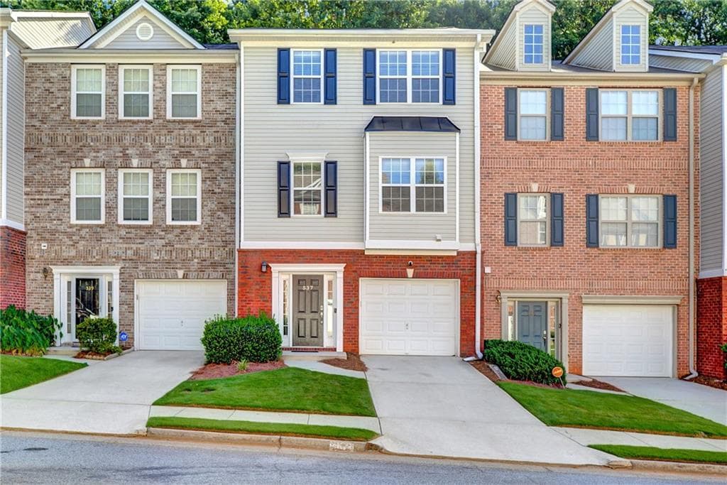 4 bedroom, 3 bathroom townhouse sold at 537 Lantern Wood, Scottdale, GA 30079