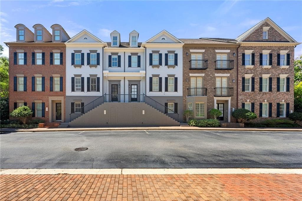 4 bedroom, 5 bathroom, 4,058 sq ft townhouse sold at 4340 Bridgehaven Drive 17, Smyrna, GA 30080