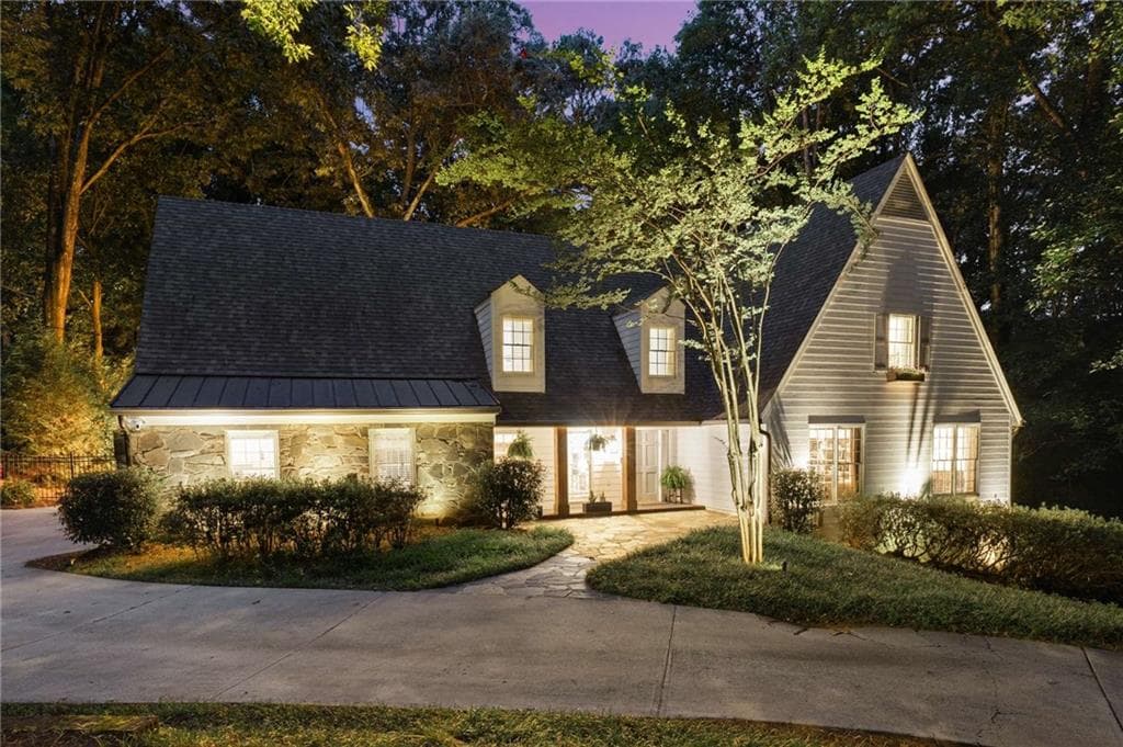 4 bedroom, 4 bathroom, 3,927 sq ft single family residence sold at 8940 Huntcliff Trace, Sandy Springs, GA 30350