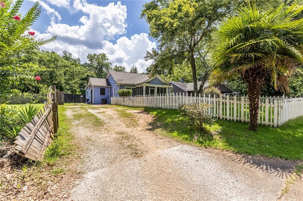 3 bedroom, 2 bathroom, 1,272 sq ft single family residence sold at 1135 Dobbs Drive, Atlanta, GA 30316