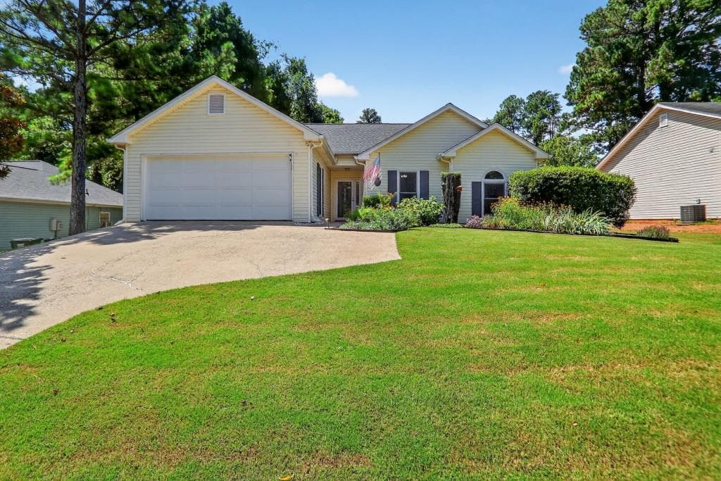 2555 Lakeview Trail, Cumming, GA 30041 — most recent listing photo