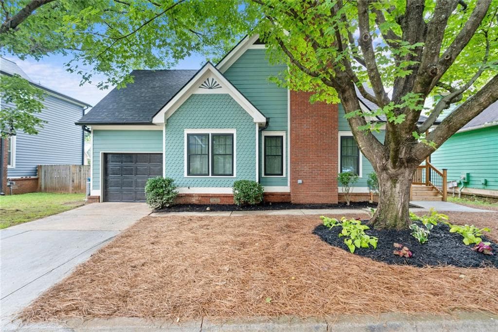 2 bedroom, 2 bathroom, 1,405 sq ft single family residence sold at 945 Oak Street, Atlanta, GA 30310