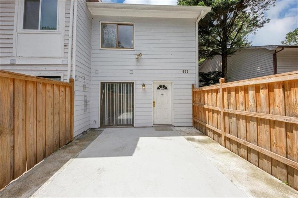 2 bedroom, 3 bathroom, 1,252 sq ft townhouse sold at 471 Northridge Crossing Drive, Atlanta, GA 30350
