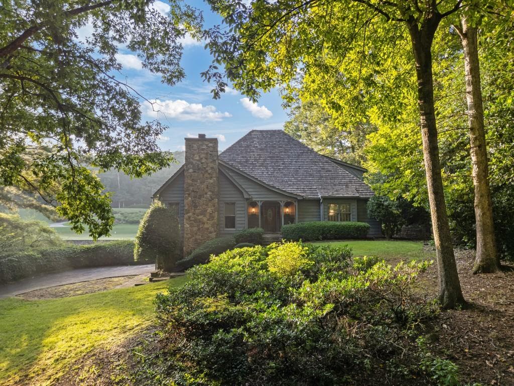 5 bedroom, 4 bathroom, 3,711 sq ft single family residence sold at 9850 Huntcliff Trace, Atlanta, GA 30350