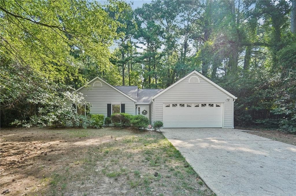 3 bedroom, 2 bathroom, 1,684 sq ft single family residence sold at 1090 Creekwood Cove, Lawrenceville, GA 30046
