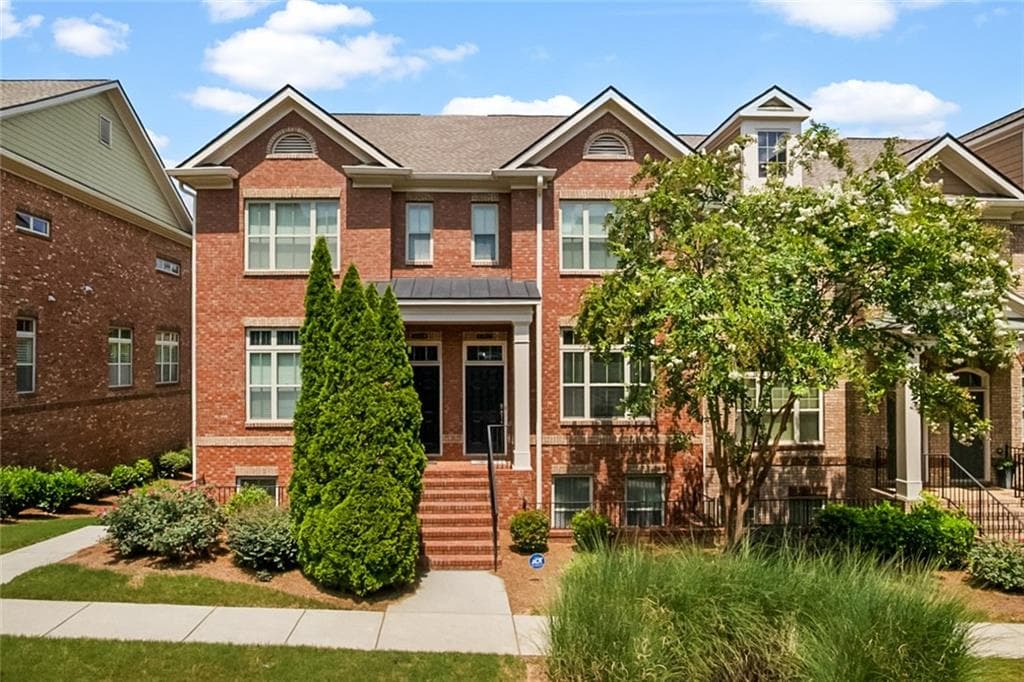 3 bedroom, 4 bathroom, 1,998 sq ft townhouse sold at 10860 Ellicot Way, Alpharetta, GA 30022