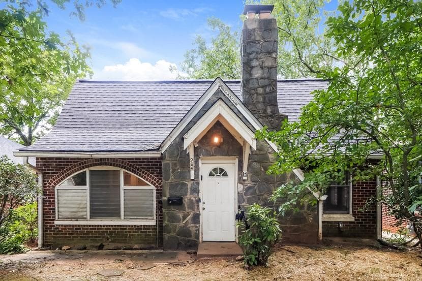 2 bedroom, 2 bathroom, 1,982 sq ft single family residence sold at 984 Woodbourne Drive, Atlanta, GA 30310