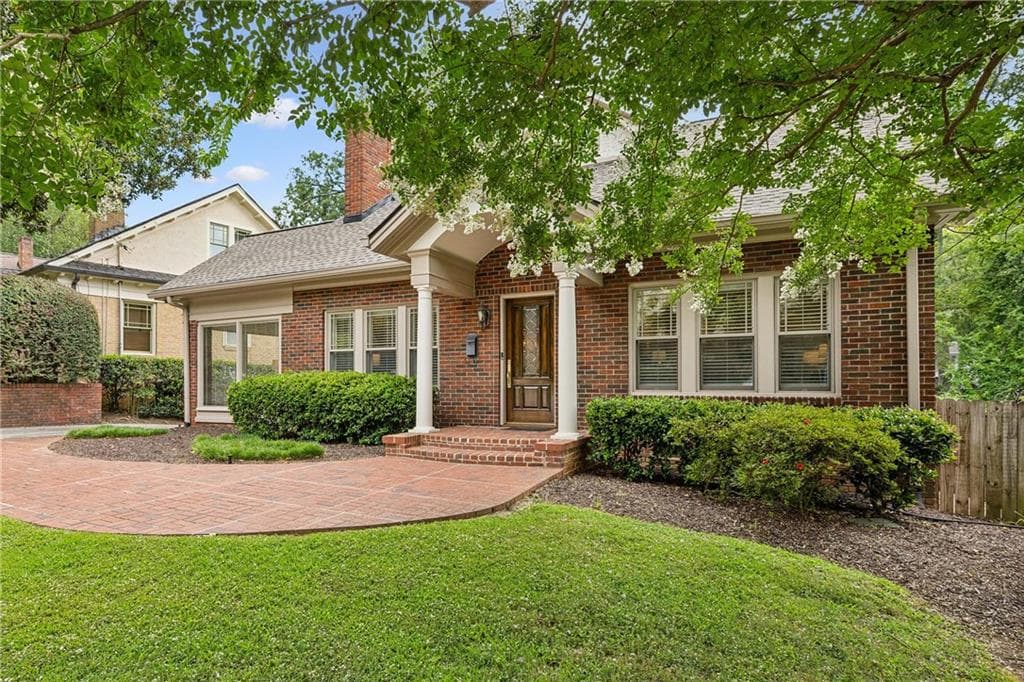 3 bedroom, 3 bathroom, 3,516 sq ft single family residence sold at 833 E Morningside Drive, Atlanta, GA 30324