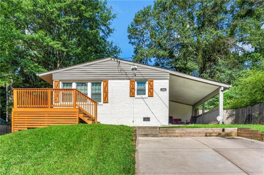 3 bedroom, 2 bathroom, 1,025 sq ft single family residence sold at 716 Amber Place, Atlanta, GA 30331