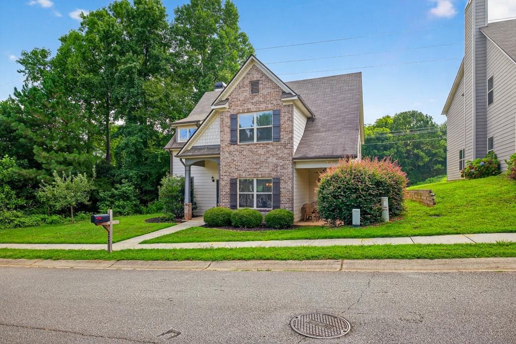3 bedroom, 3 bathroom, 2,248 sq ft single family residence sold at 372 Meadow Vista Lane, Hoschton, GA 30548