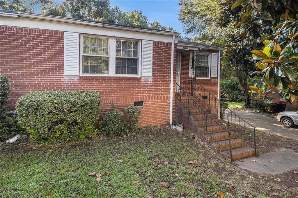 3 bedroom, 2 bathroom, 1,012 sq ft single family residence sold at 1750 Lisbon Drive, Atlanta, GA 30310