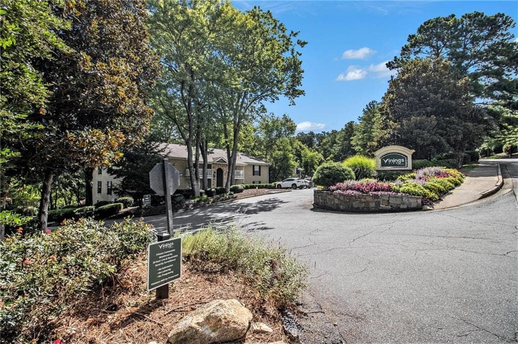 2 bedroom, 2 bathroom, 980 sq ft condominium sold at 2955 Seven Pines Lane 201, Atlanta, GA 30339